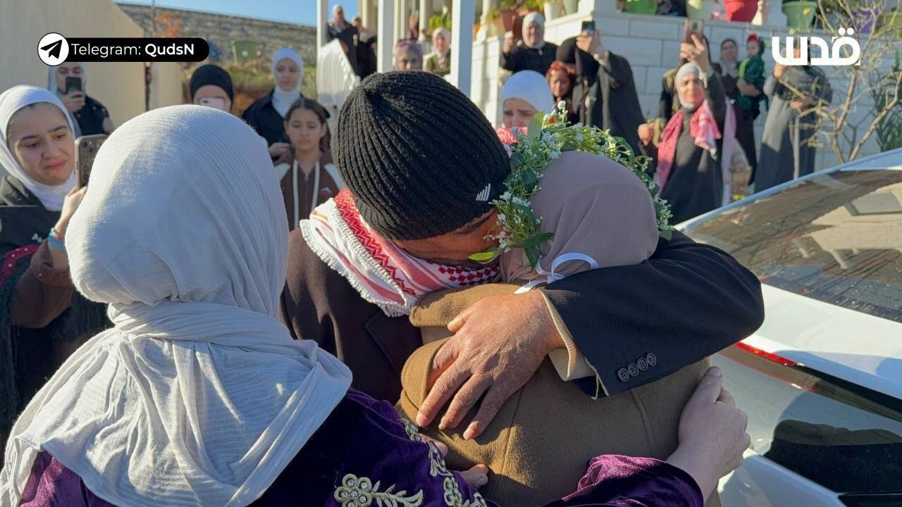 ندا صلاح، دختر اسیر فلسطینی در آغوش خانواده  | تصاویر