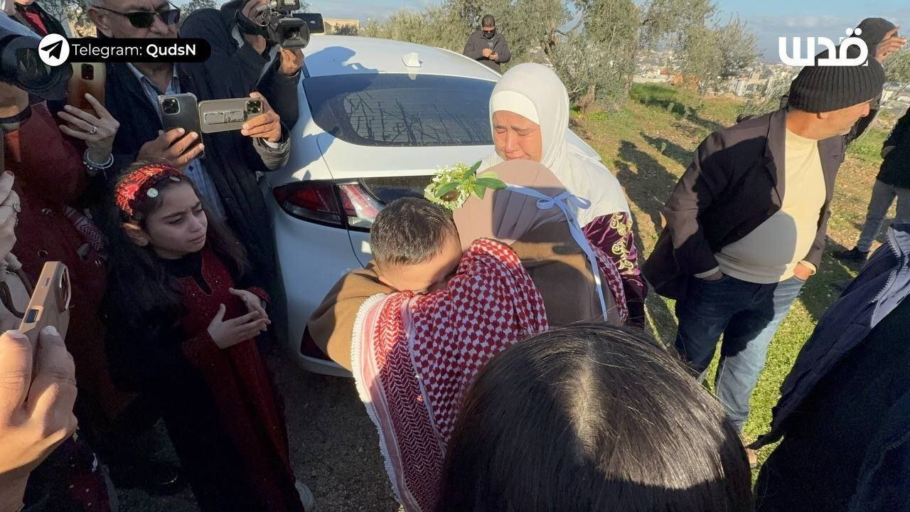 ندا صلاح، دختر اسیر فلسطینی در آغوش خانواده  | تصاویر